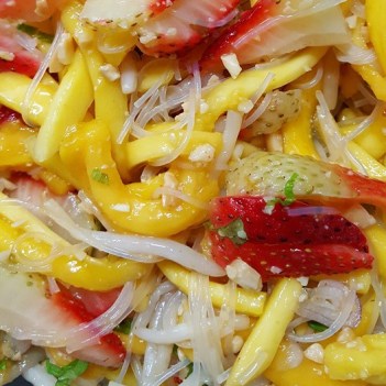 mango strawberry salad